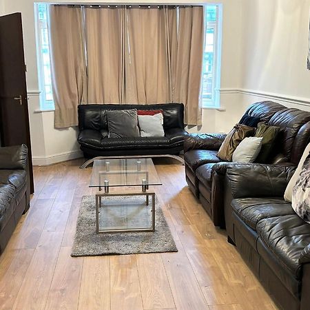 London Luxury 5 Bedroom House 2 Min Walk To The Tube Station 达格纳姆 外观 照片