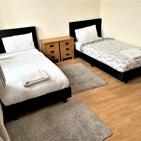 London Luxury 5 Bedroom House 2 Min Walk To The Tube Station 达格纳姆 外观 照片