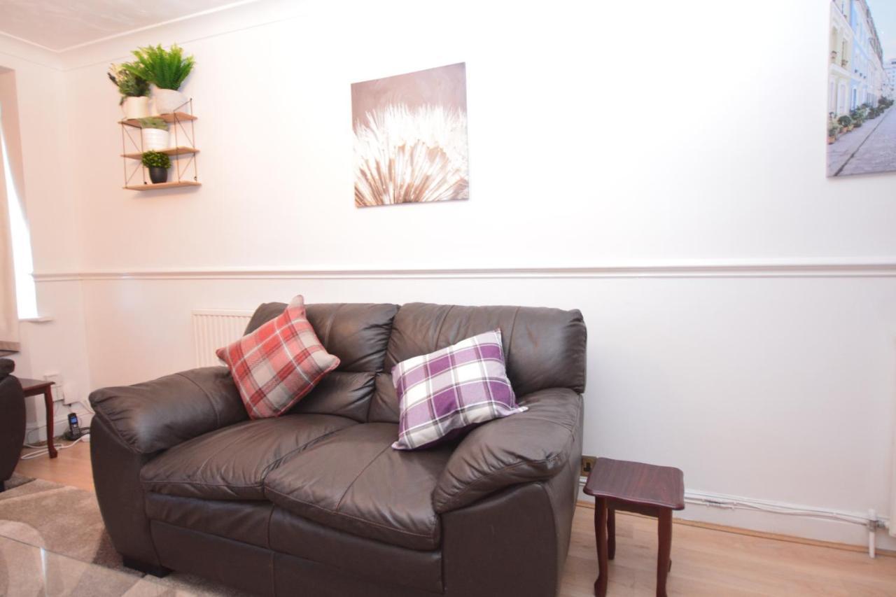 London Luxury 5 Bedroom House 2 Min Walk To The Tube Station 达格纳姆 外观 照片
