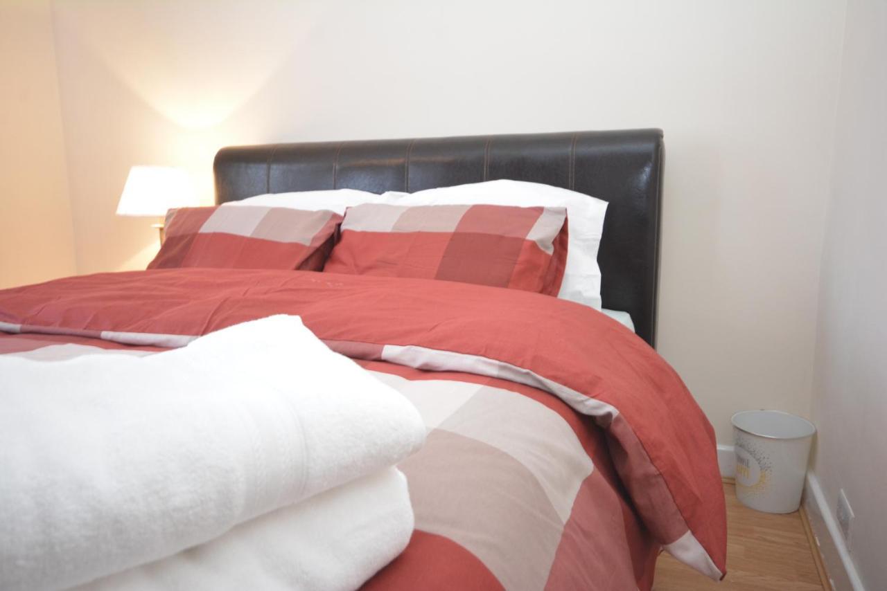 London Luxury 5 Bedroom House 2 Min Walk To The Tube Station 达格纳姆 外观 照片