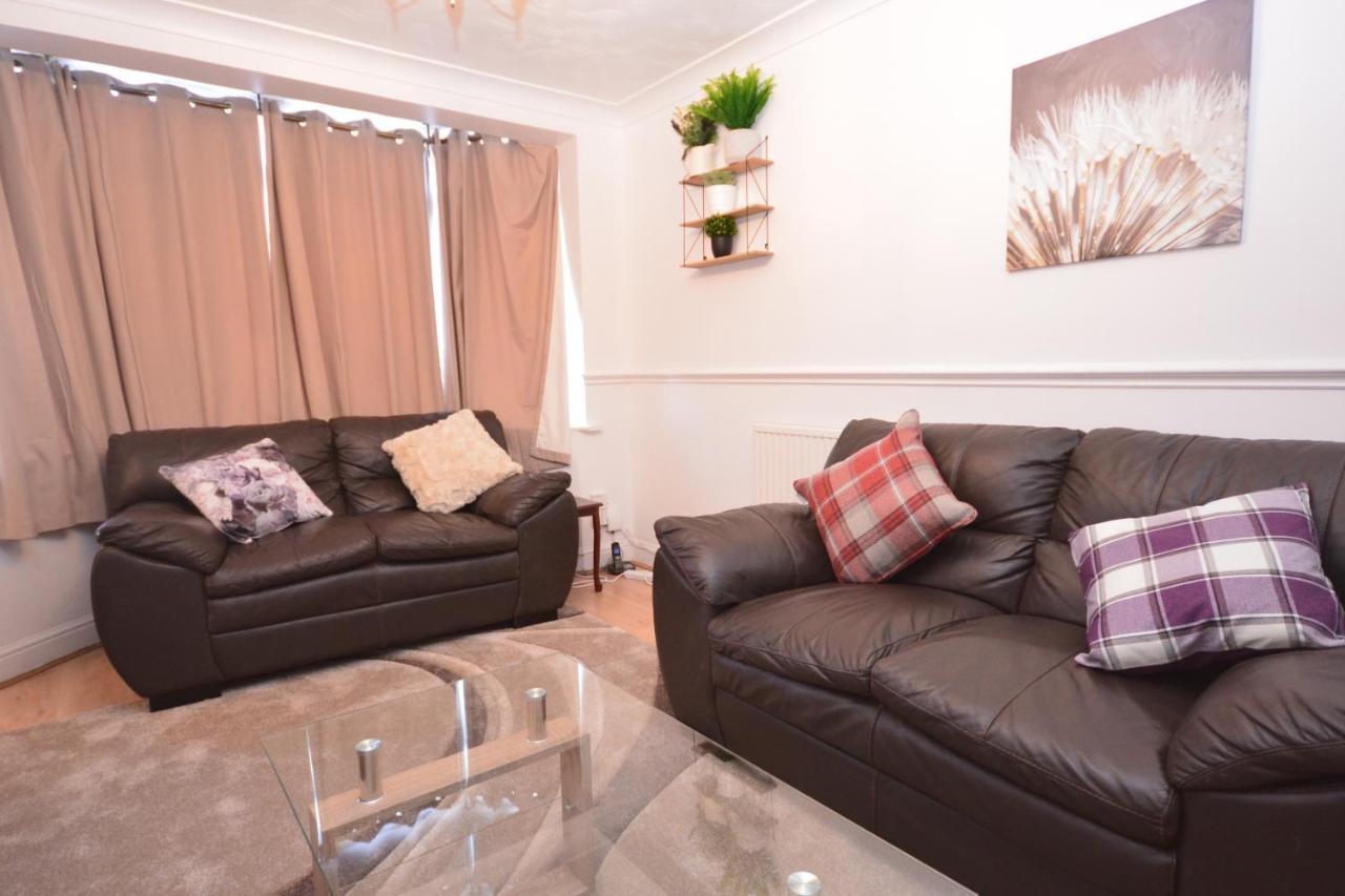 London Luxury 5 Bedroom House 2 Min Walk To The Tube Station 达格纳姆 外观 照片
