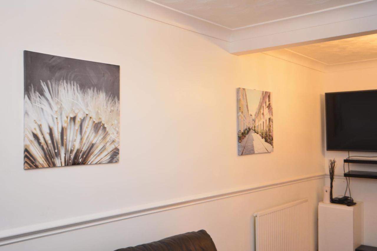 London Luxury 5 Bedroom House 2 Min Walk To The Tube Station 达格纳姆 外观 照片