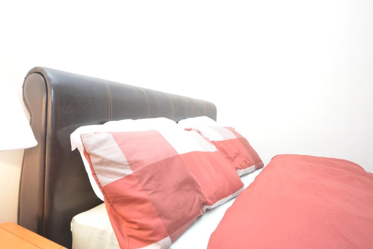London Luxury 5 Bedroom House 2 Min Walk To The Tube Station 达格纳姆 外观 照片