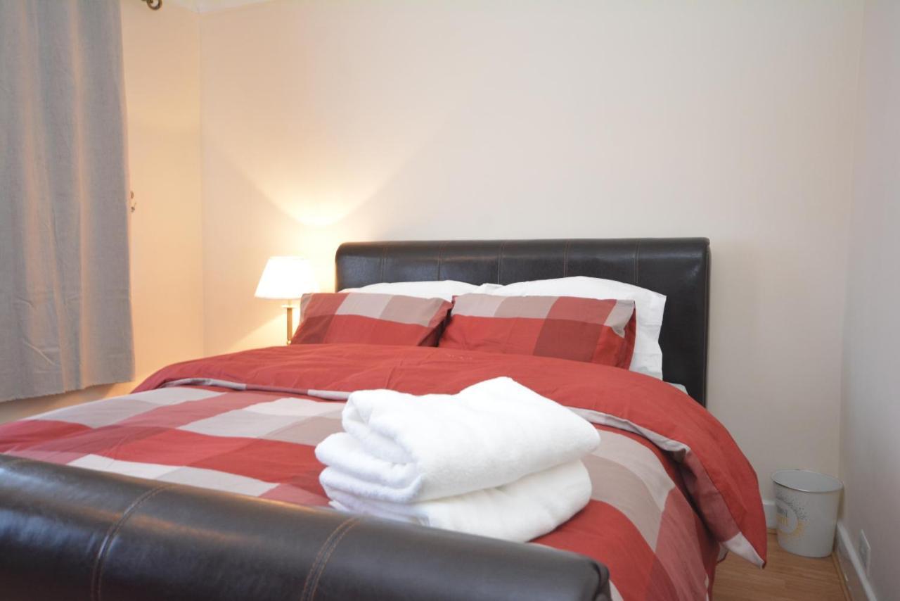 London Luxury 5 Bedroom House 2 Min Walk To The Tube Station 达格纳姆 外观 照片