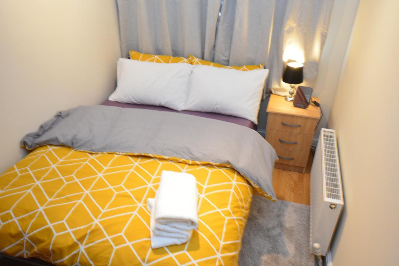 London Luxury 5 Bedroom House 2 Min Walk To The Tube Station 达格纳姆 外观 照片