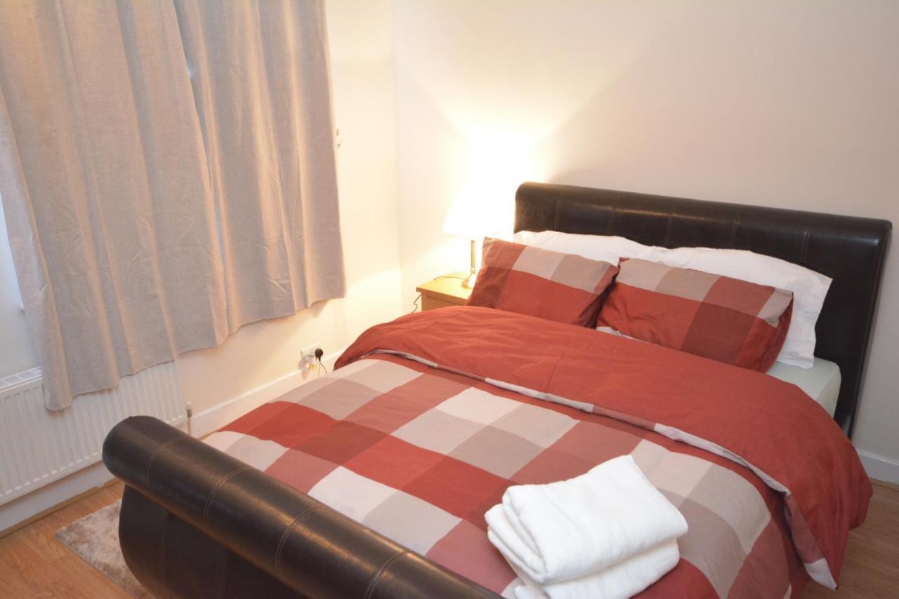 London Luxury 5 Bedroom House 2 Min Walk To The Tube Station 达格纳姆 外观 照片