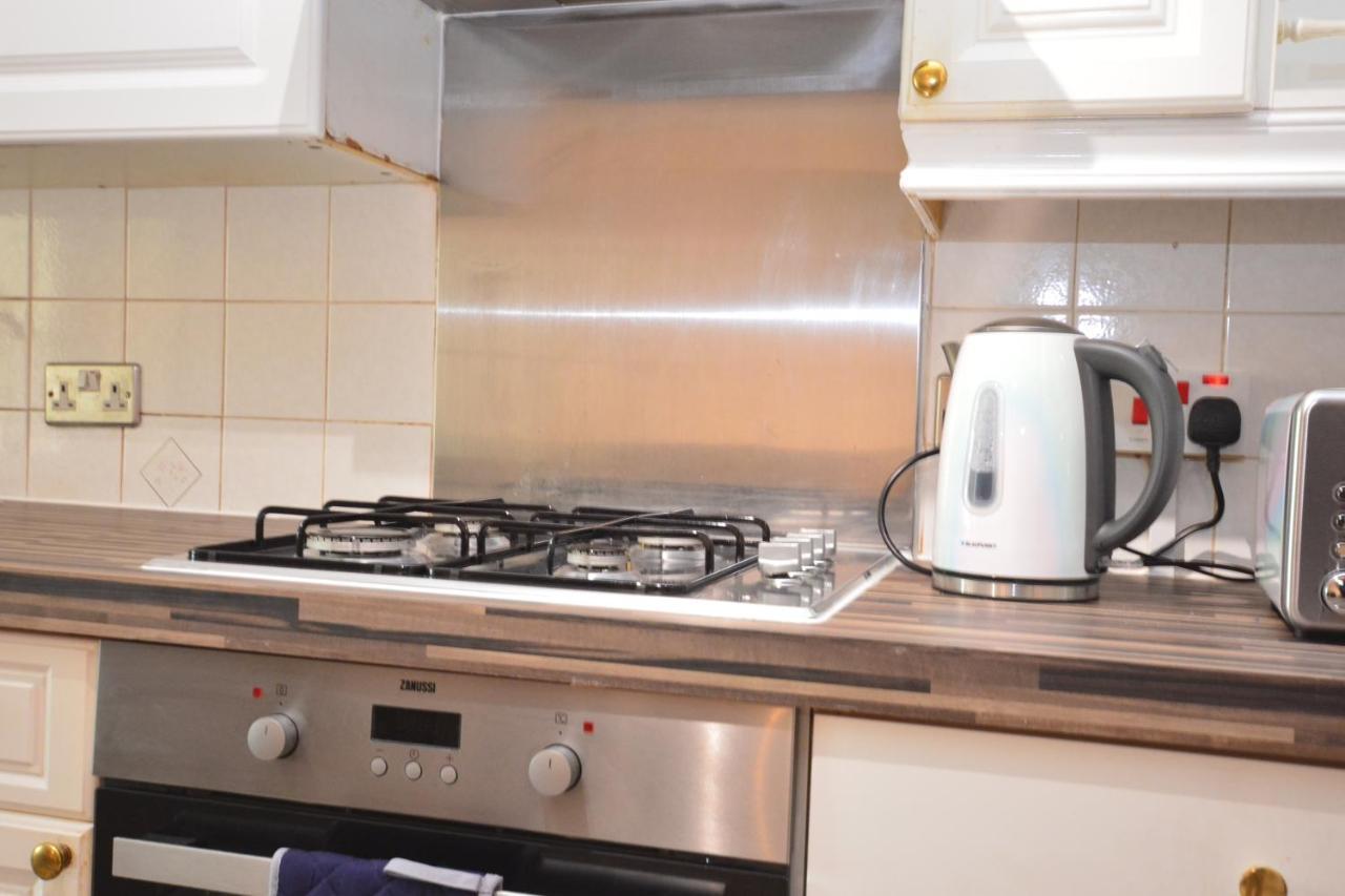 London Luxury 5 Bedroom House 2 Min Walk To The Tube Station 达格纳姆 外观 照片