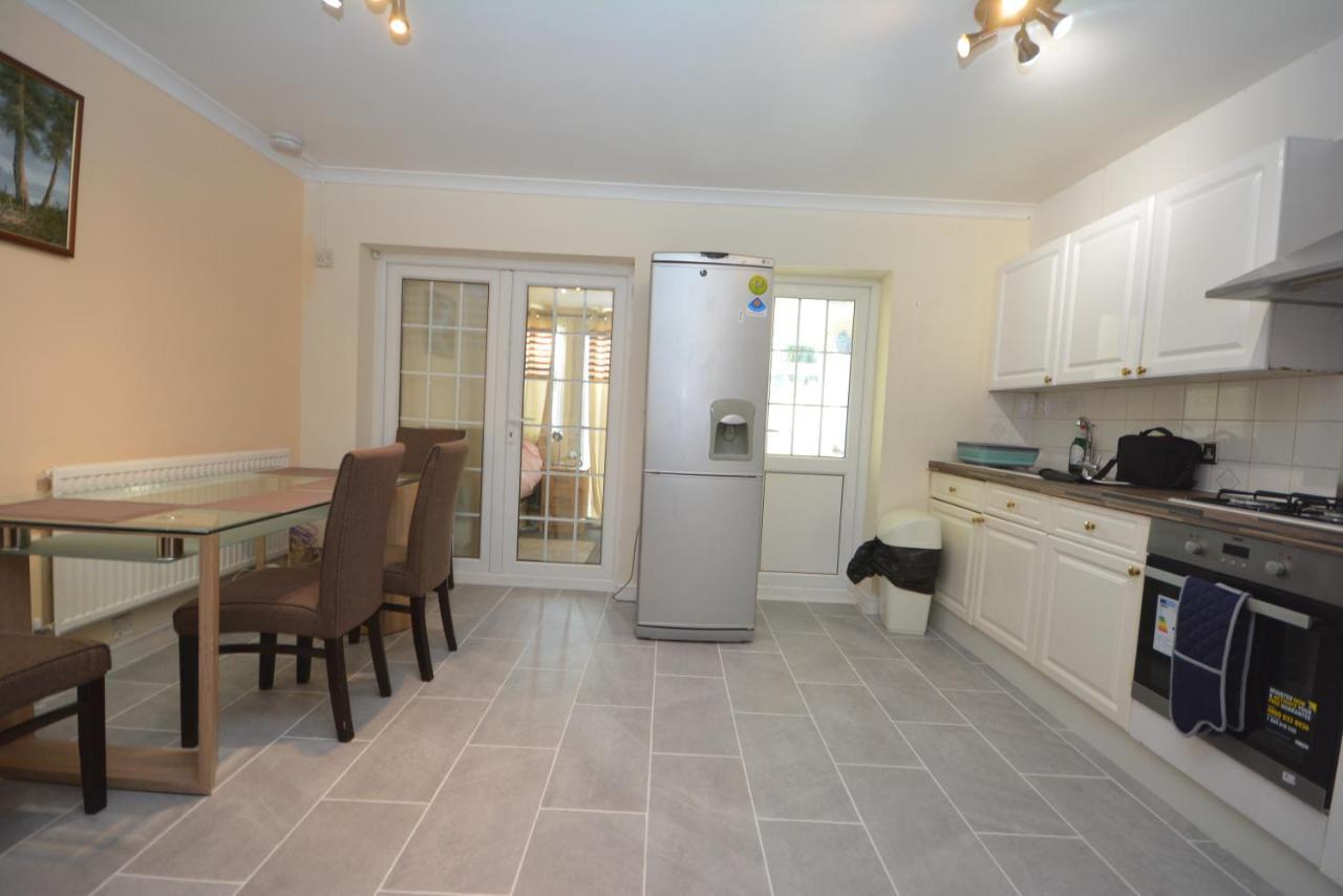 London Luxury 5 Bedroom House 2 Min Walk To The Tube Station 达格纳姆 外观 照片
