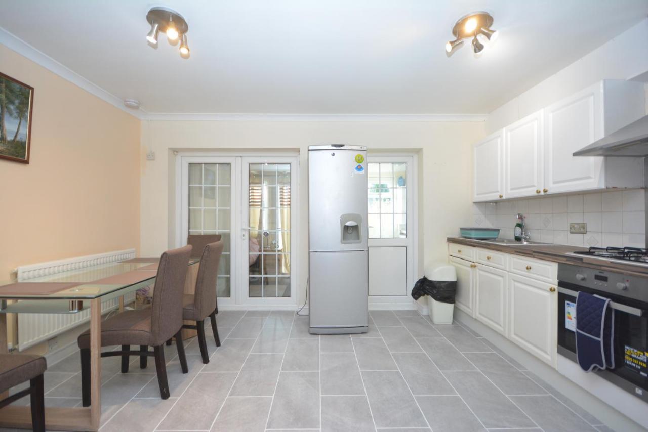 London Luxury 5 Bedroom House 2 Min Walk To The Tube Station 达格纳姆 外观 照片