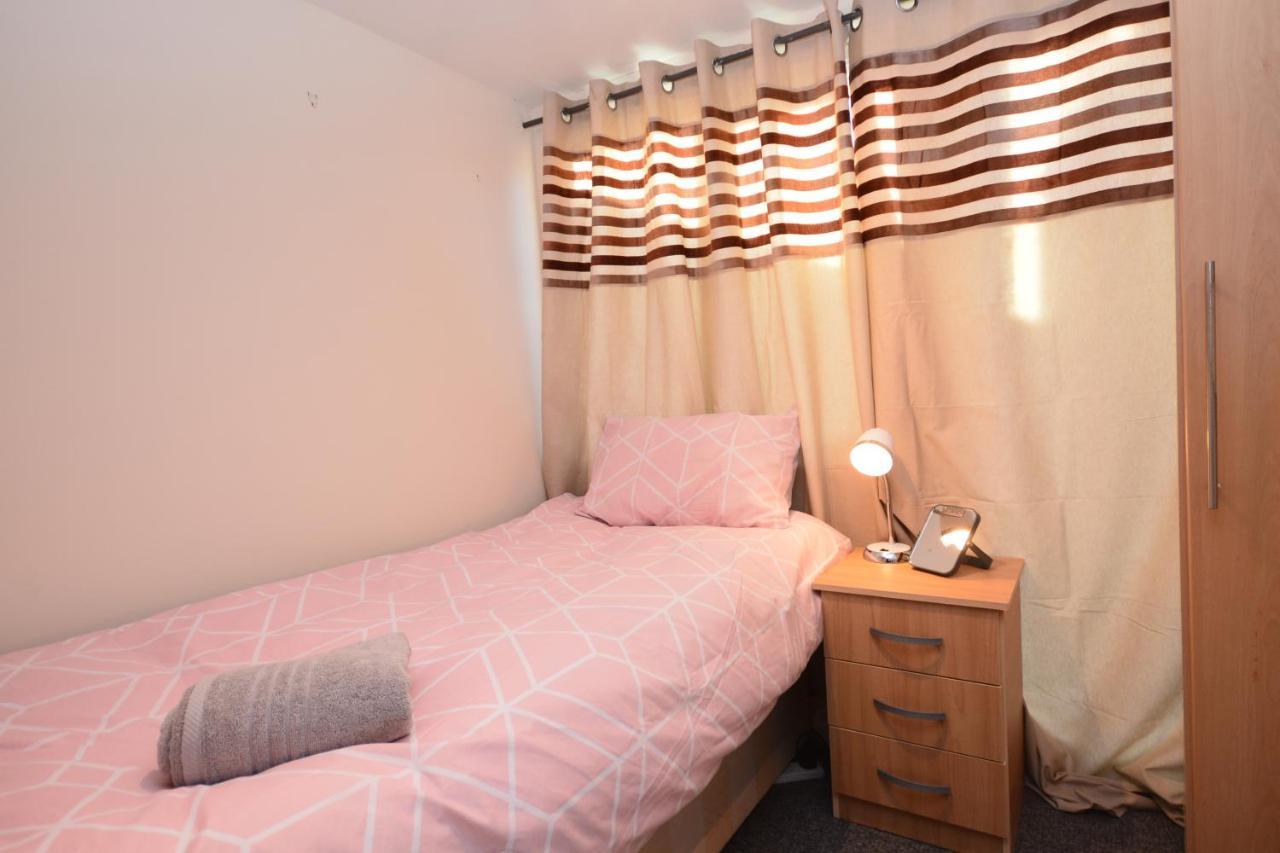 London Luxury 5 Bedroom House 2 Min Walk To The Tube Station 达格纳姆 外观 照片
