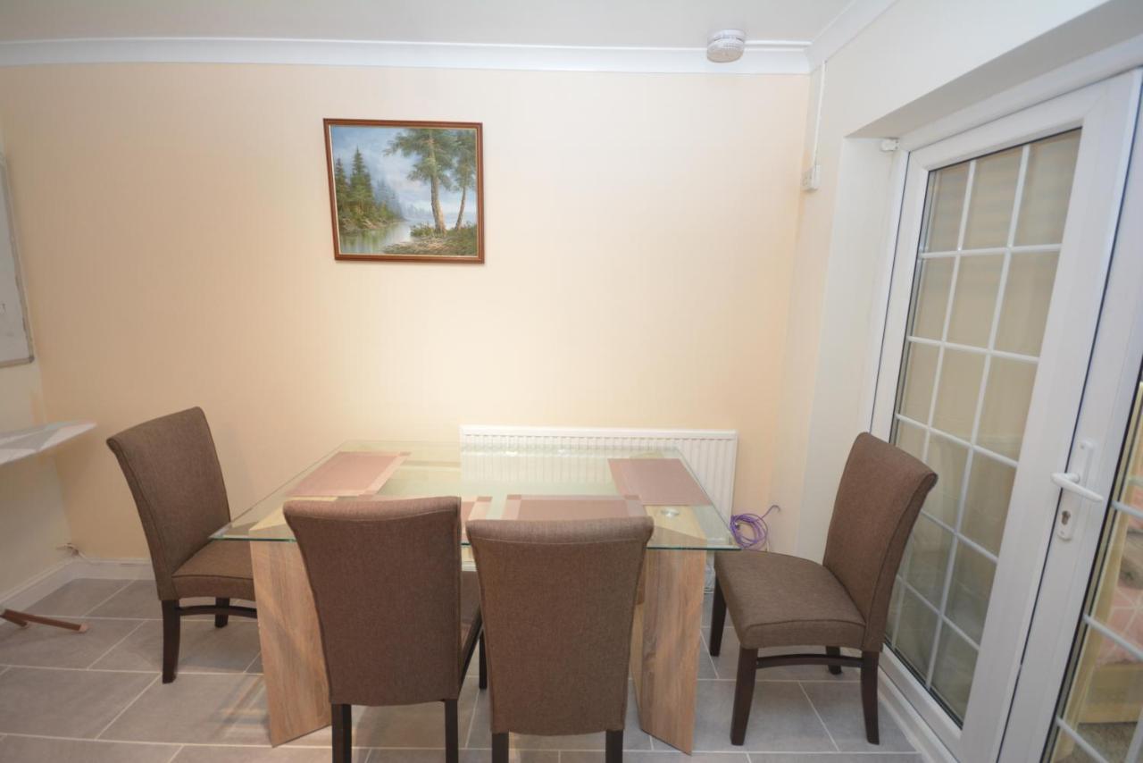 London Luxury 5 Bedroom House 2 Min Walk To The Tube Station 达格纳姆 外观 照片