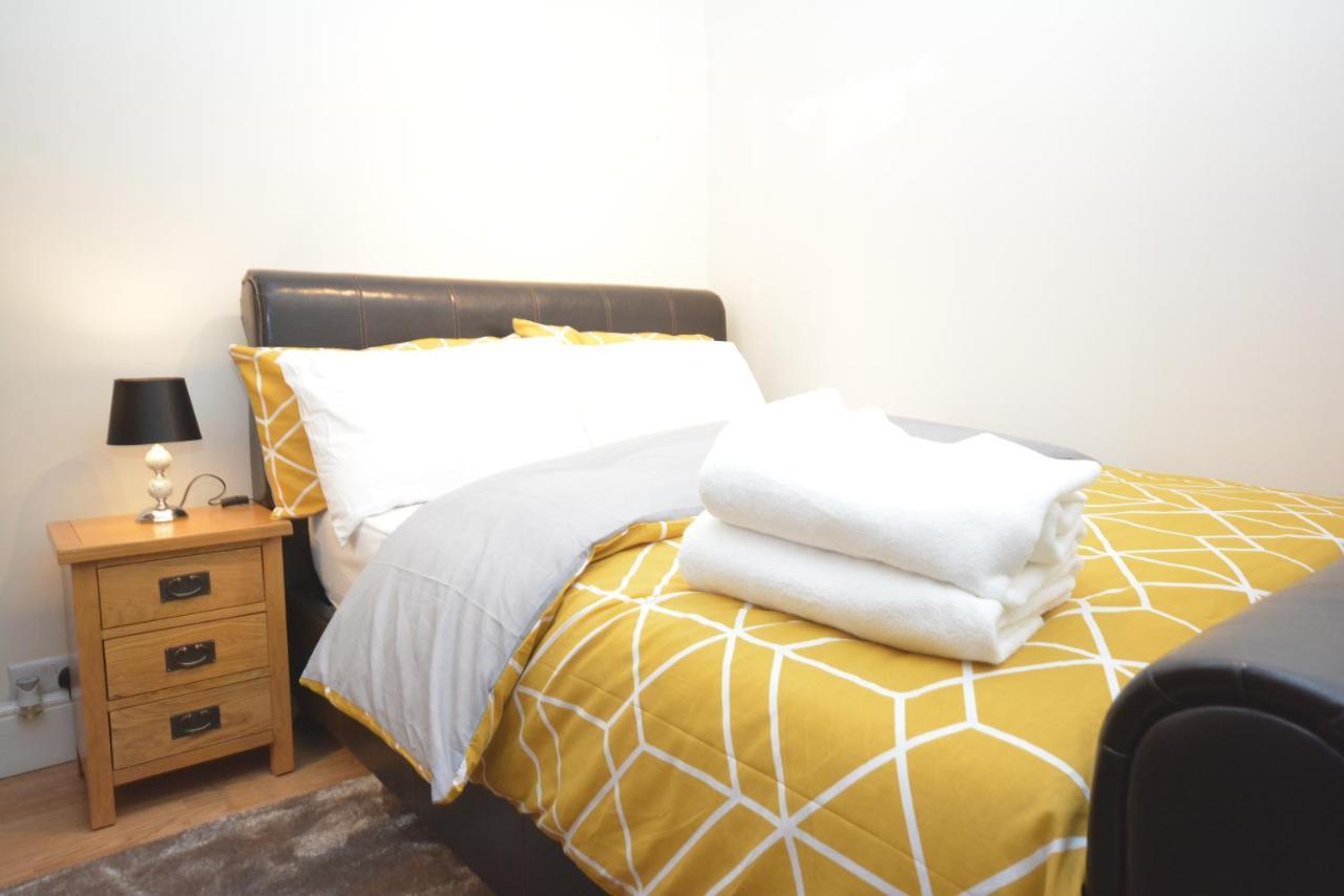 London Luxury 5 Bedroom House 2 Min Walk To The Tube Station 达格纳姆 外观 照片