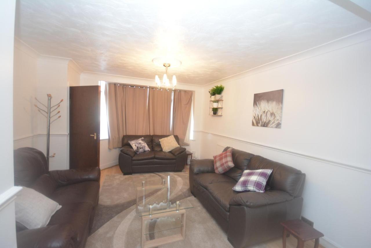 London Luxury 5 Bedroom House 2 Min Walk To The Tube Station 达格纳姆 外观 照片