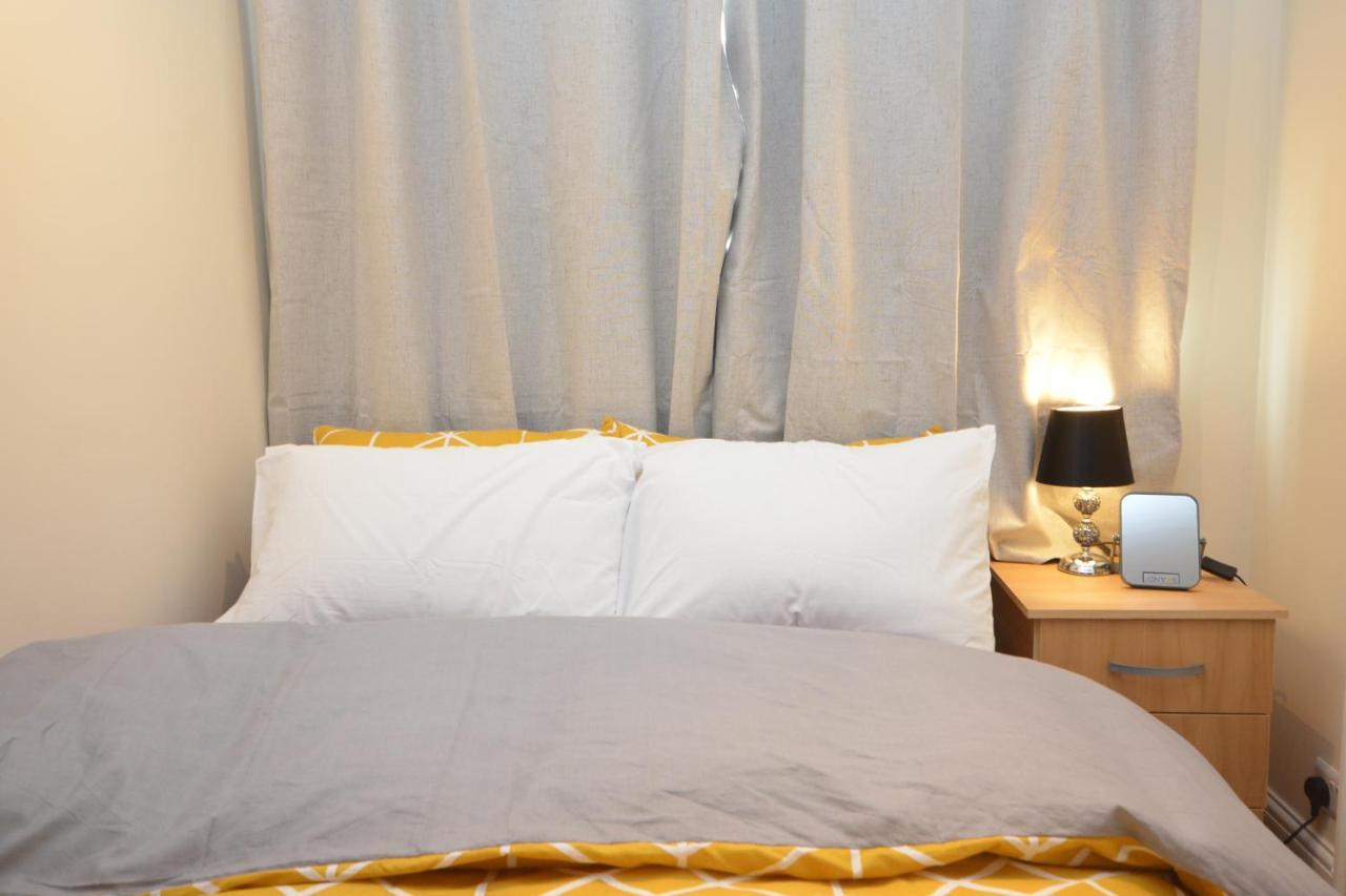 London Luxury 5 Bedroom House 2 Min Walk To The Tube Station 达格纳姆 外观 照片