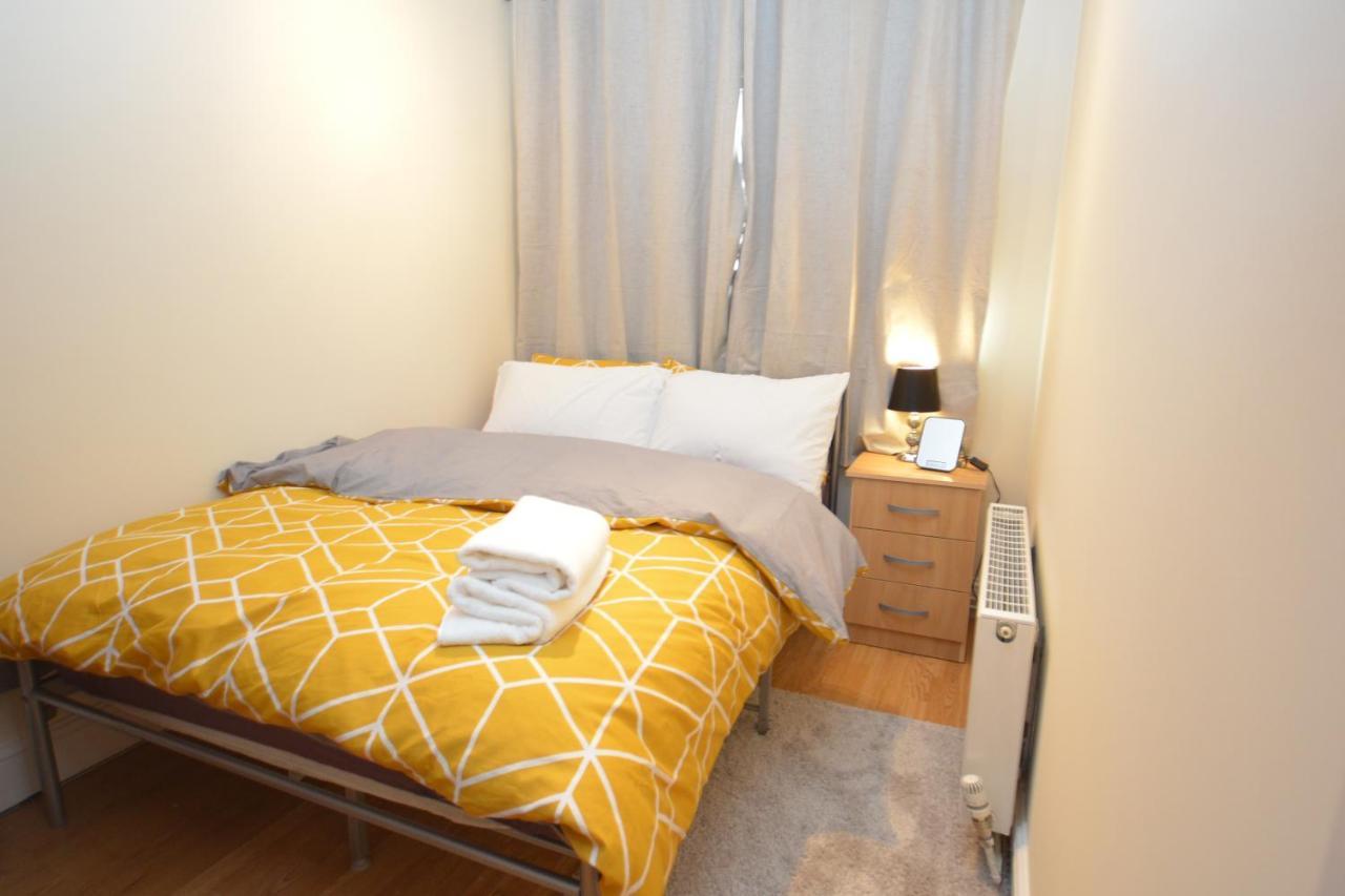 London Luxury 5 Bedroom House 2 Min Walk To The Tube Station 达格纳姆 外观 照片