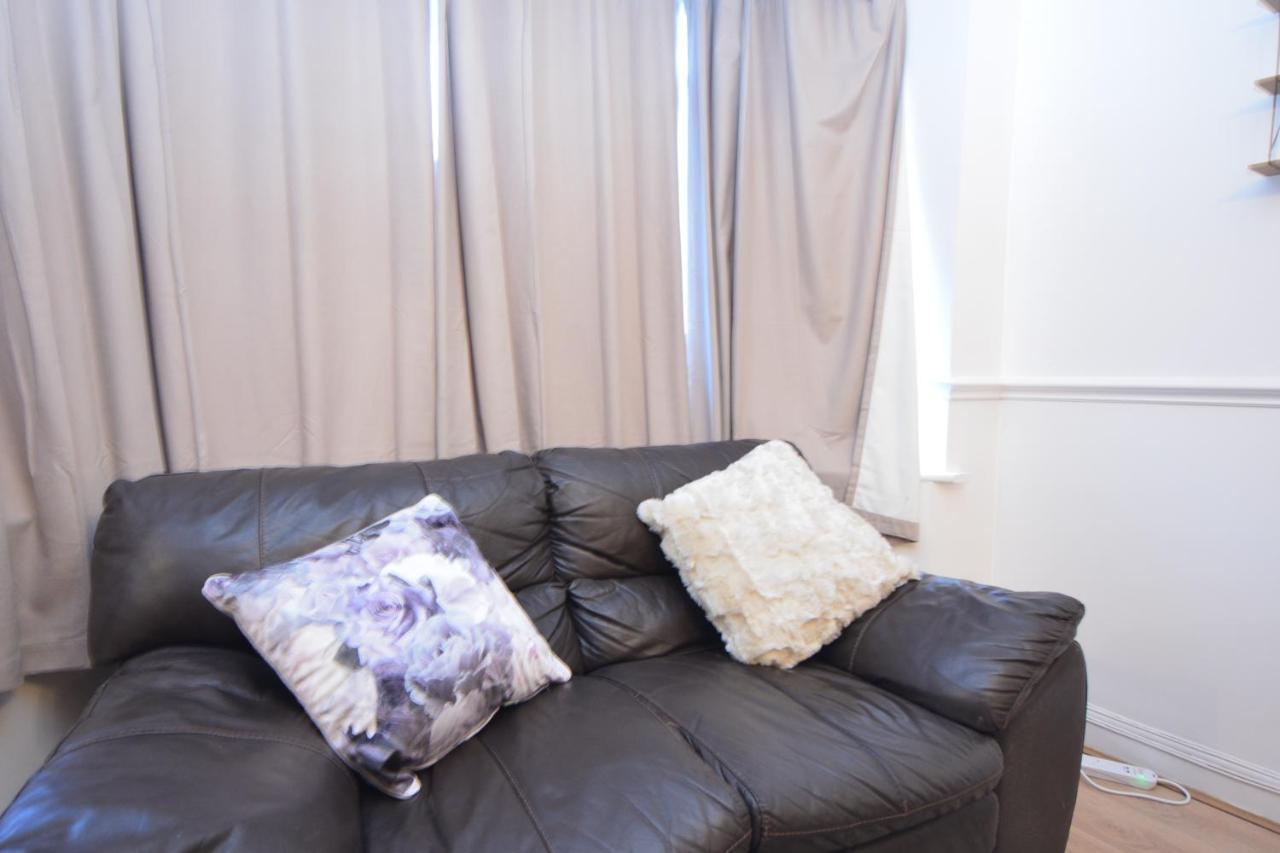 London Luxury 5 Bedroom House 2 Min Walk To The Tube Station 达格纳姆 外观 照片