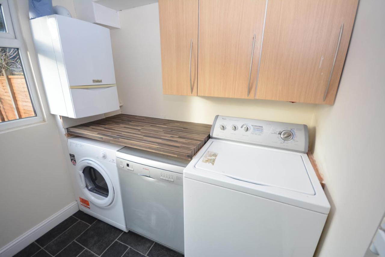 London Luxury 5 Bedroom House 2 Min Walk To The Tube Station 达格纳姆 外观 照片