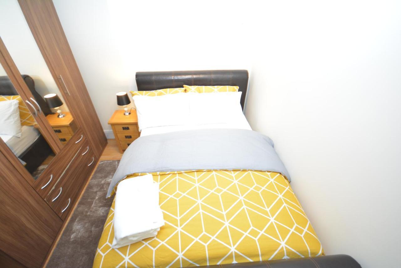 London Luxury 5 Bedroom House 2 Min Walk To The Tube Station 达格纳姆 外观 照片