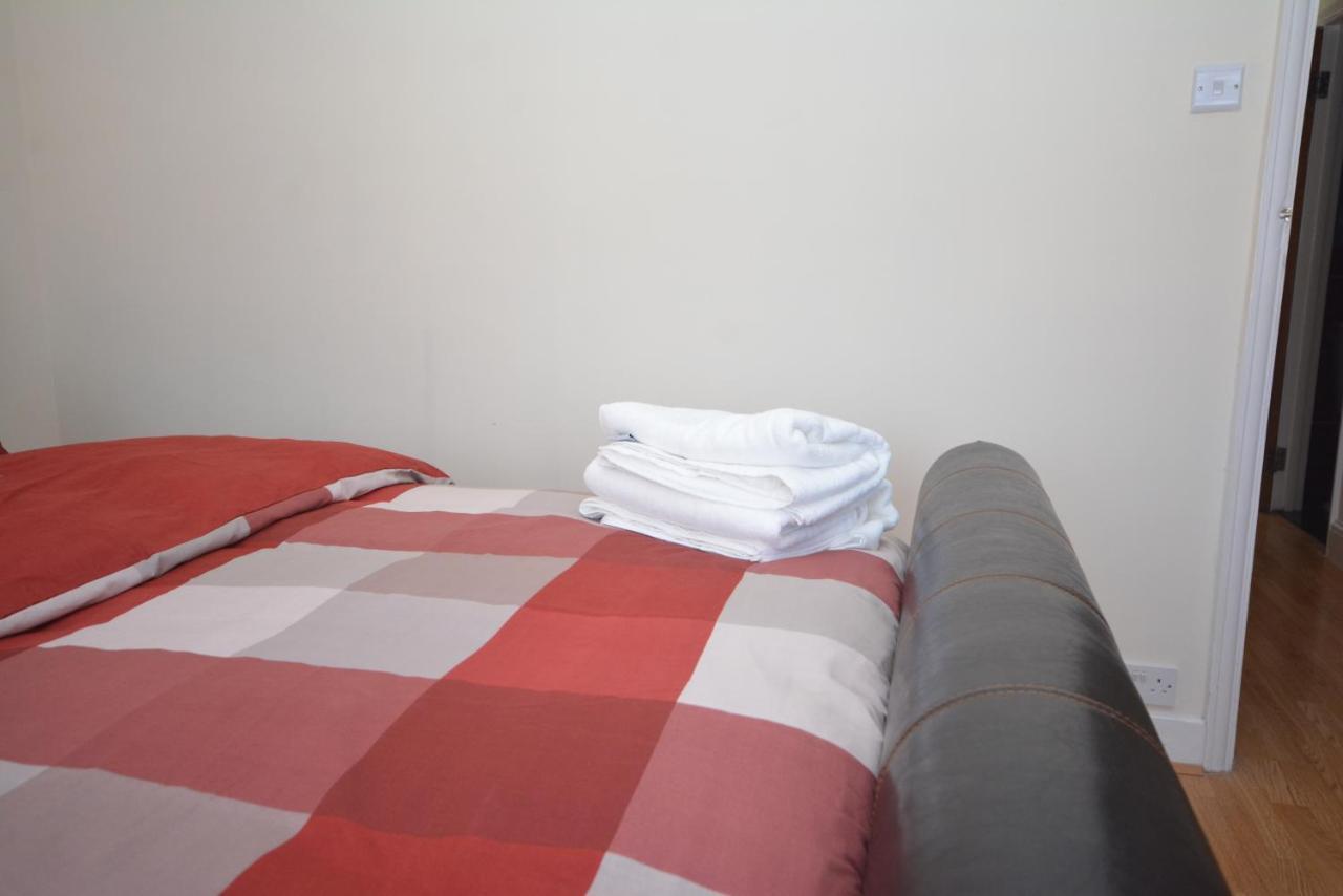 London Luxury 5 Bedroom House 2 Min Walk To The Tube Station 达格纳姆 外观 照片