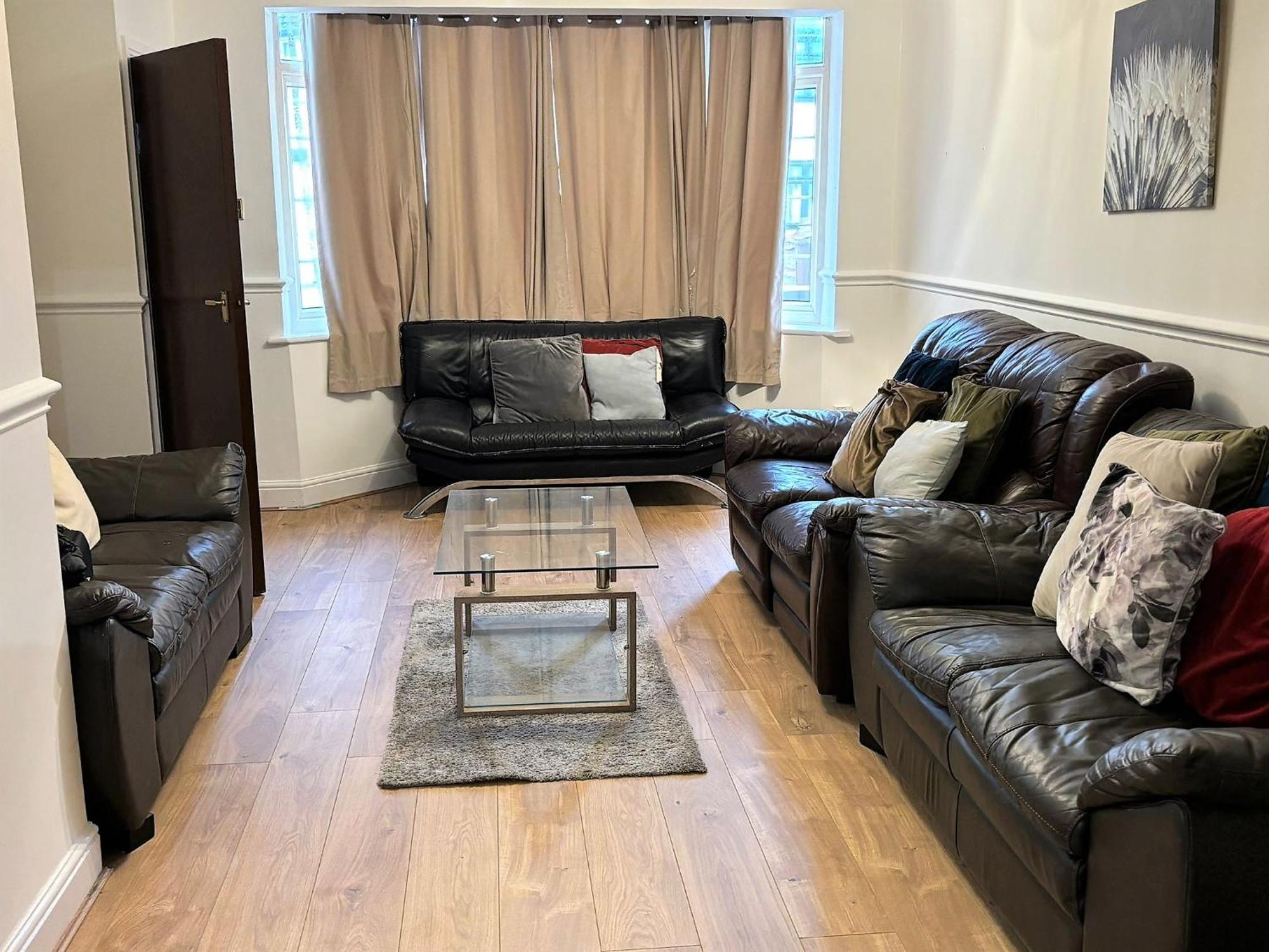 London Luxury 5 Bedroom House 2 Min Walk To The Tube Station 达格纳姆 外观 照片