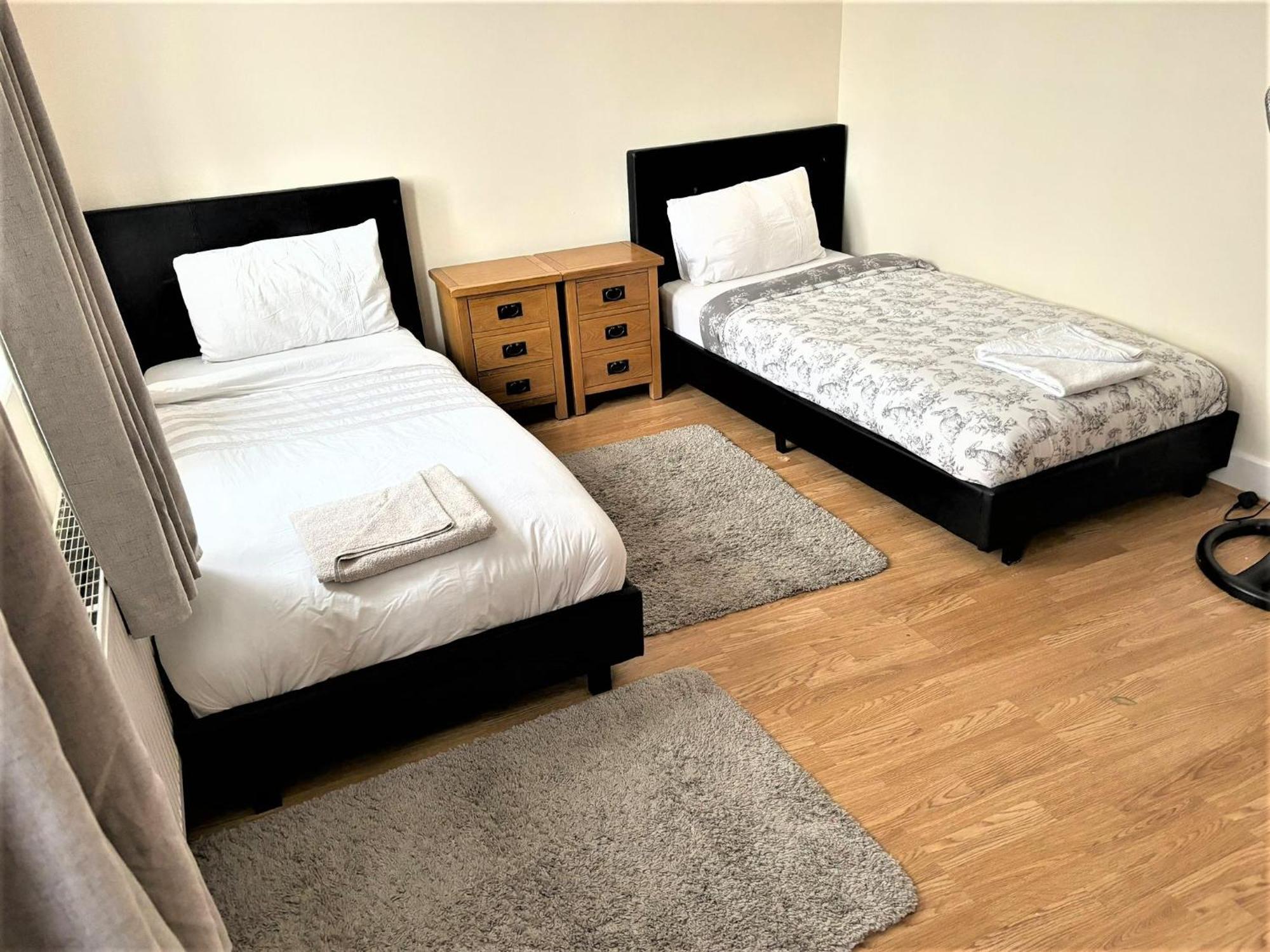 London Luxury 5 Bedroom House 2 Min Walk To The Tube Station 达格纳姆 外观 照片