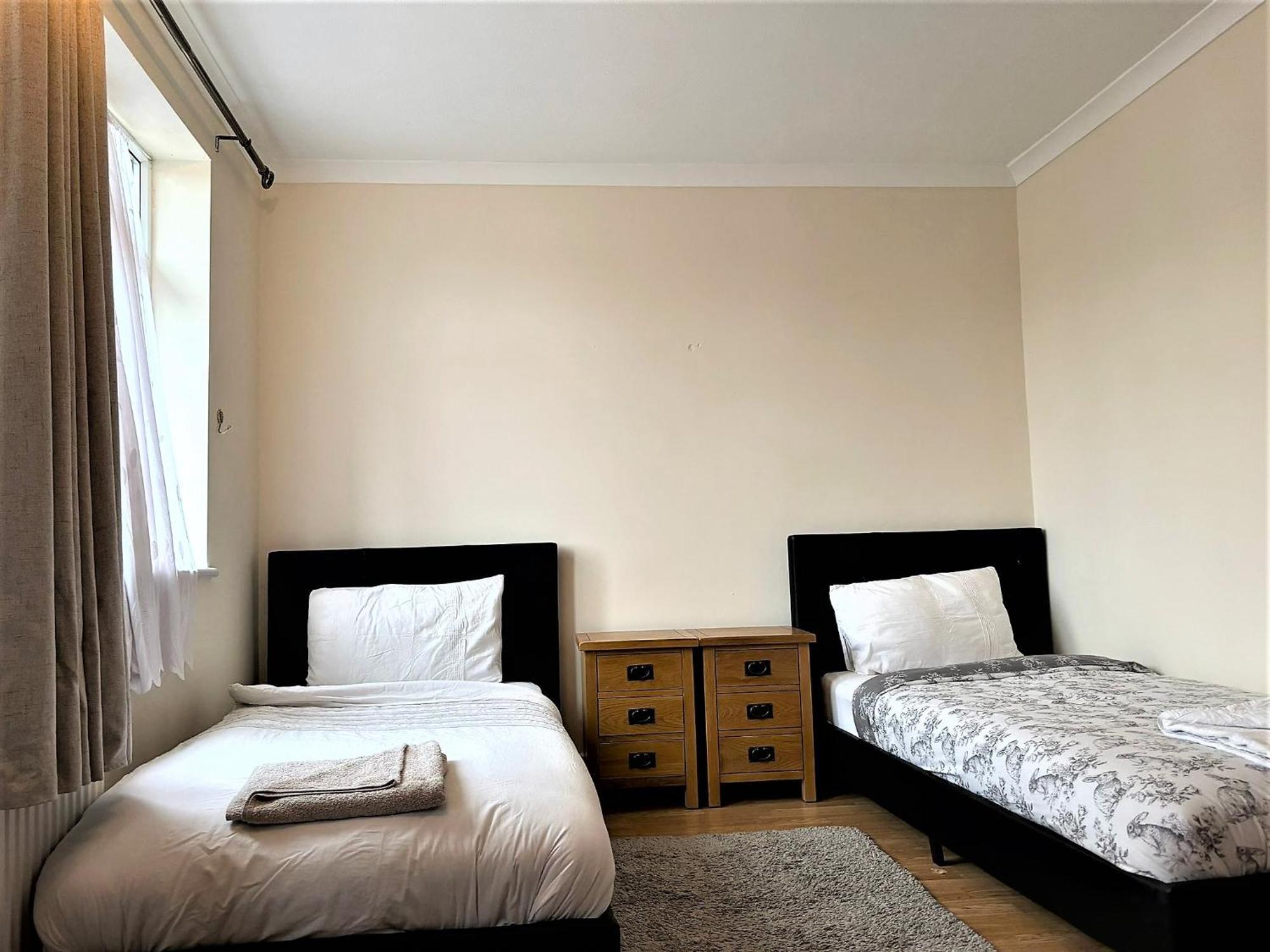 London Luxury 5 Bedroom House 2 Min Walk To The Tube Station 达格纳姆 外观 照片