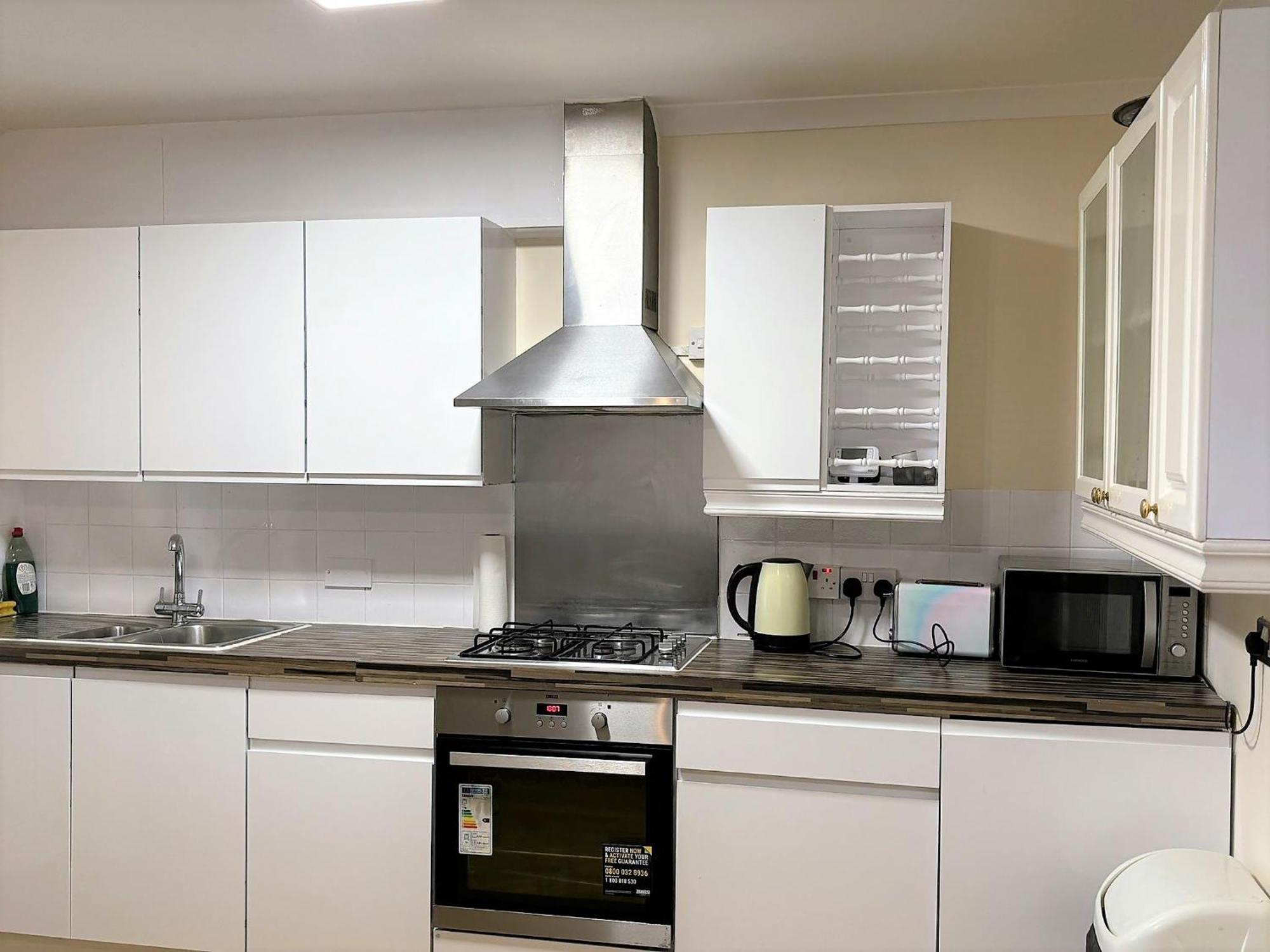 London Luxury 5 Bedroom House 2 Min Walk To The Tube Station 达格纳姆 外观 照片